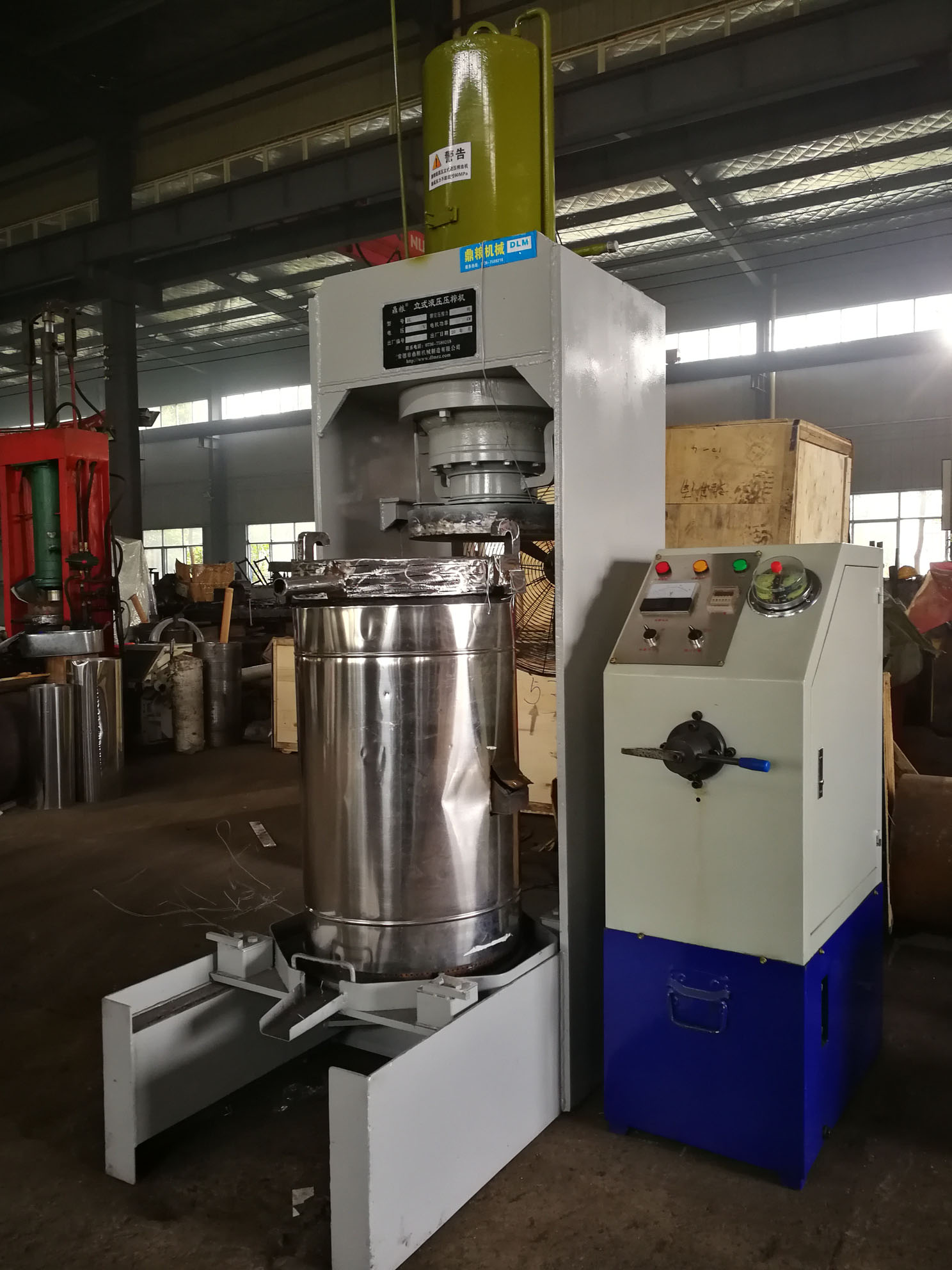 不銹鋼超高壓立式液壓壓榨機，果汁壓榨機，果渣壓榨機，藥材壓榨，油渣處理，白土壓榨